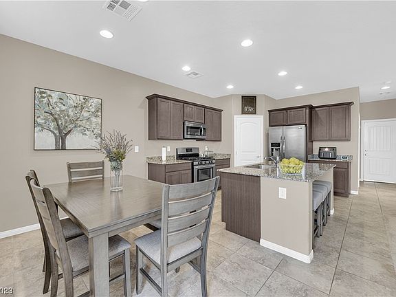 5th image of 9207 Blue Agate St