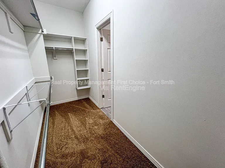 6705 Maribette Rd — Photo 10