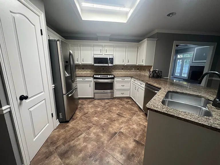 106 Hanging Moss Ln — Photo 3