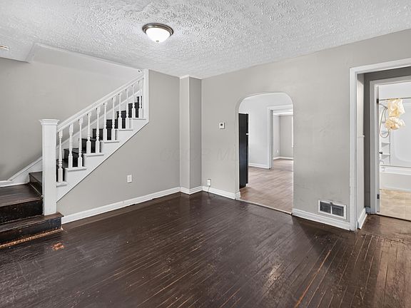 2nd image of 2525 Azelda St