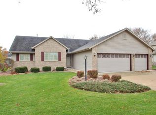 709 Willow Creek Pkwy, Watertown, WI 53094