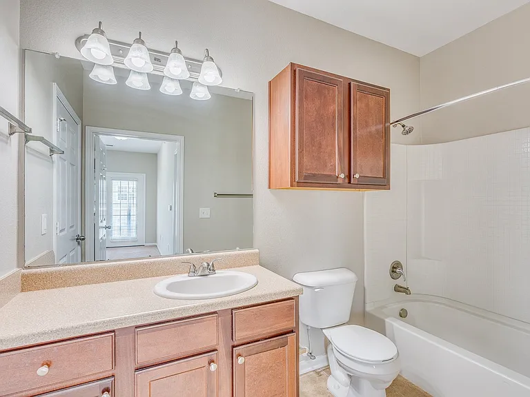 Vintage Retreat Apartments — Photo 14
