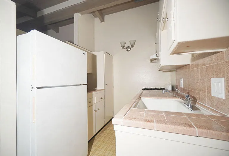 559 Matadero Ave — Photo 8