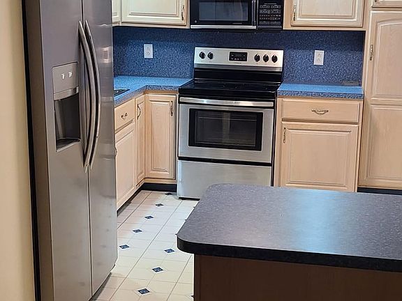 2nd image of 16 Vista Ln #1