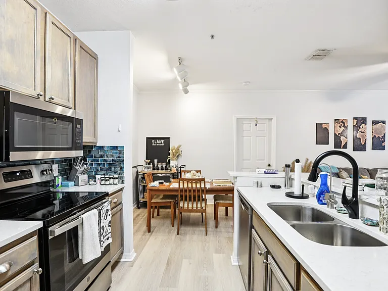 10125 Courtney Palms Blvd #201 — Photo 14