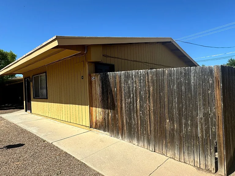 Central (Grant and Dodge) single story apartment complex, a/cs, private fenced yards and laundry ... — Photo 1