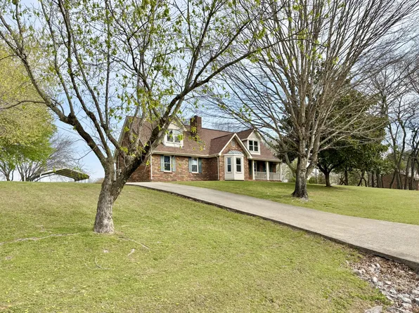 721 Clayton Dr, Clarksville, TN 37040