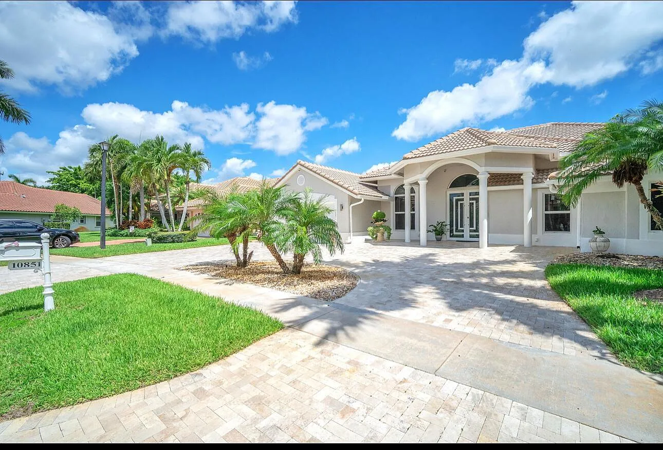 5 bed, 3.0 bath, 2805 sqft, $8,500 — Photo 2