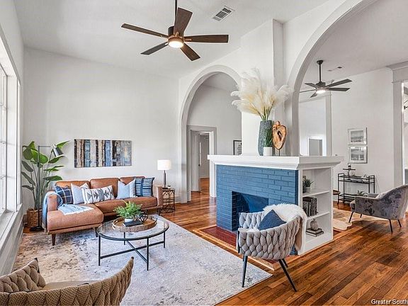 4th image of 621 Iris St