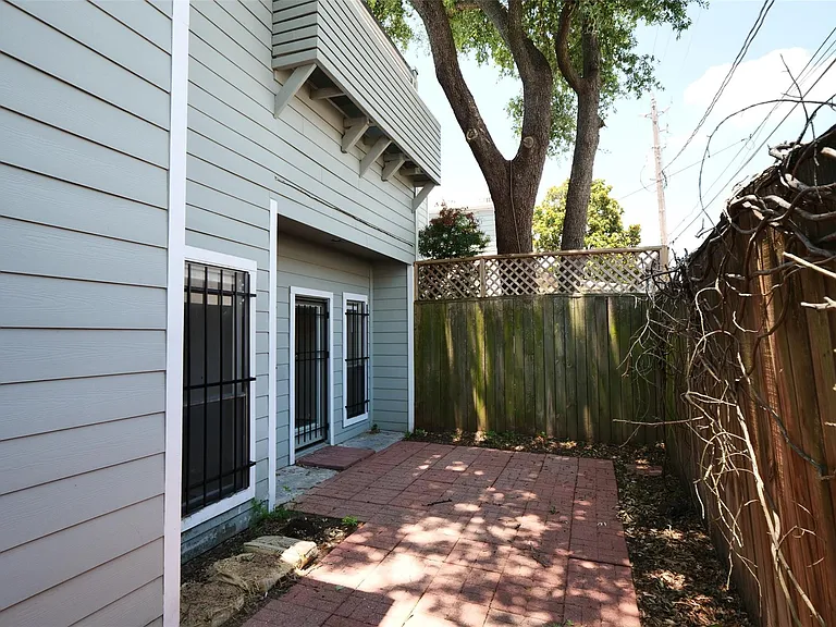 9526 Val Verde St — Photo 36