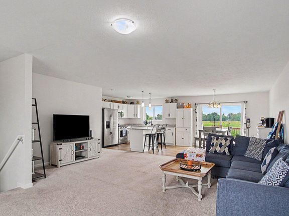 5th image of 264 Vansen Dr
