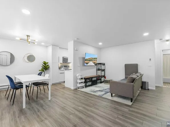 252 E Fort Lee Rd APT D, Bogota, NJ 07603