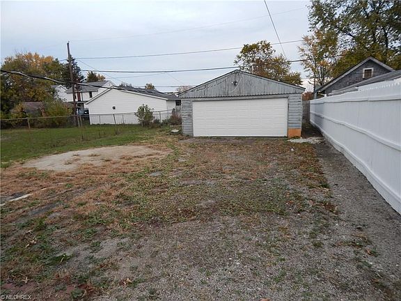 3rd image of 142 Warren Ave