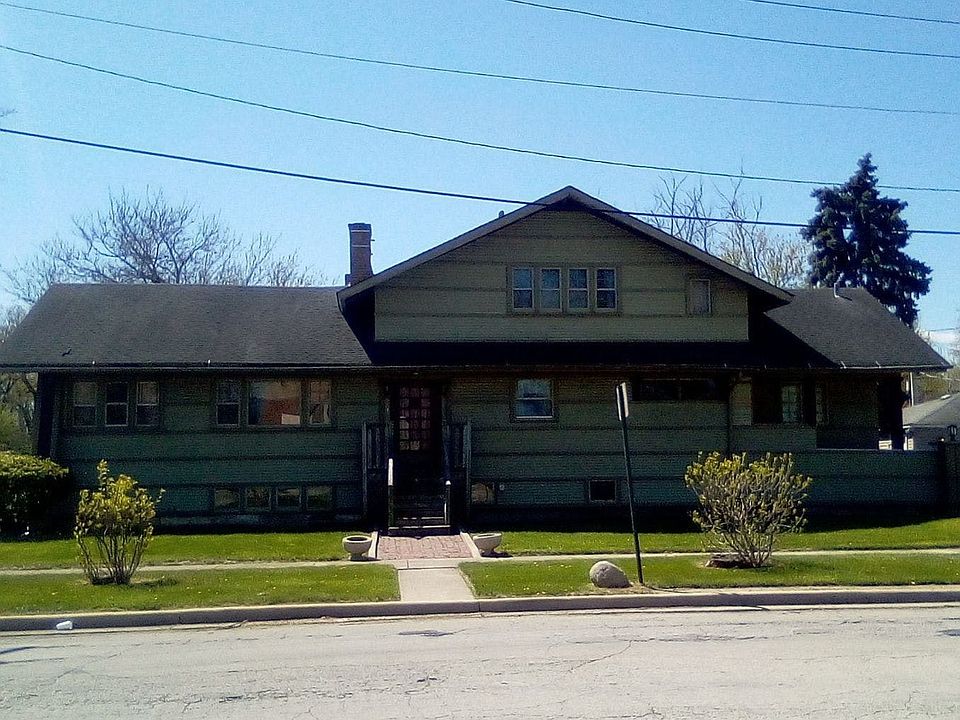 1st image of 300 S 1st Ave