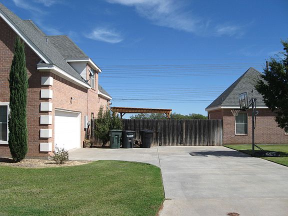 2nd image of 1825 Morrow Ln