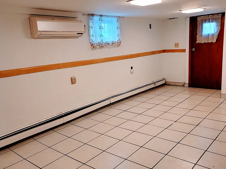 82 Belmont Ave #B — Photo 3