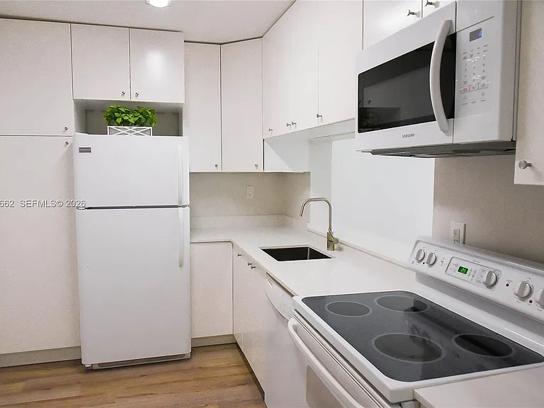 9611 SW 77th Ave #206A — Photo 2