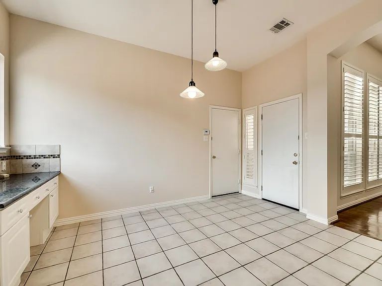 3902 Harlington Ln — Photo 10