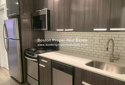 3rd image of 270 Newbury St APT 5