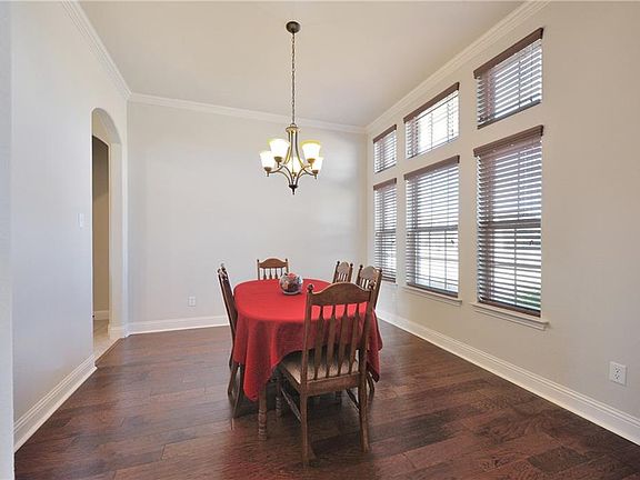 4th image of 121 Eagle Moor Ln