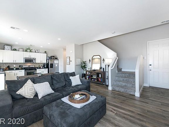 4th image of 10753 Leatherstocking Ave