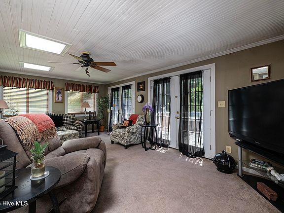 4th image of 1002 Karen Drive