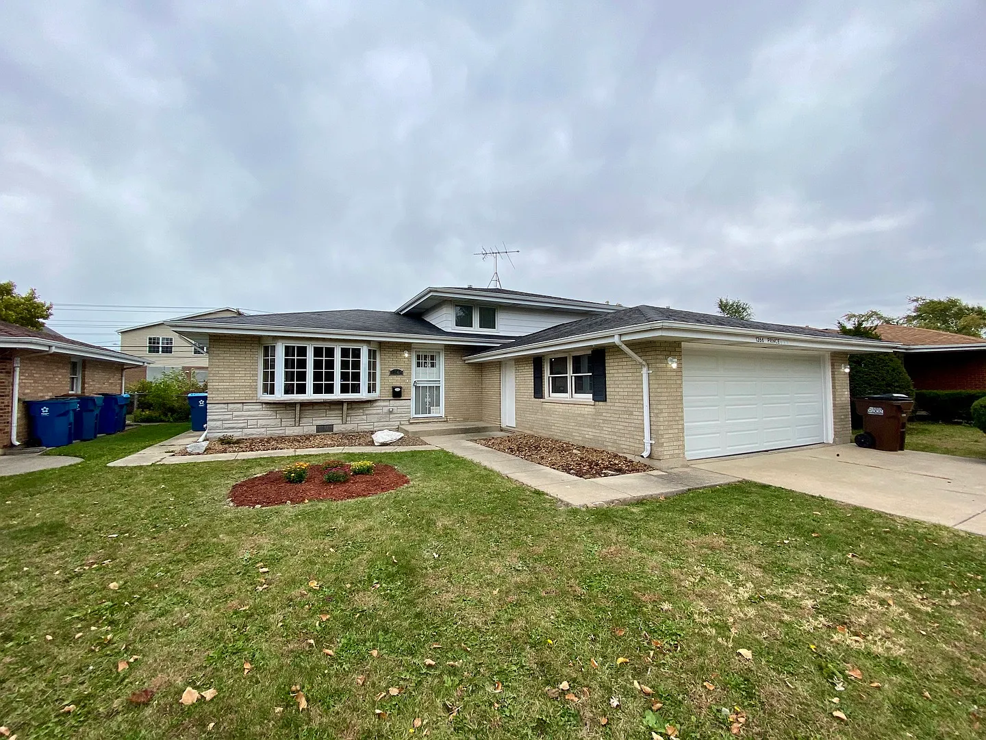 1266 Prince Dr photo 1