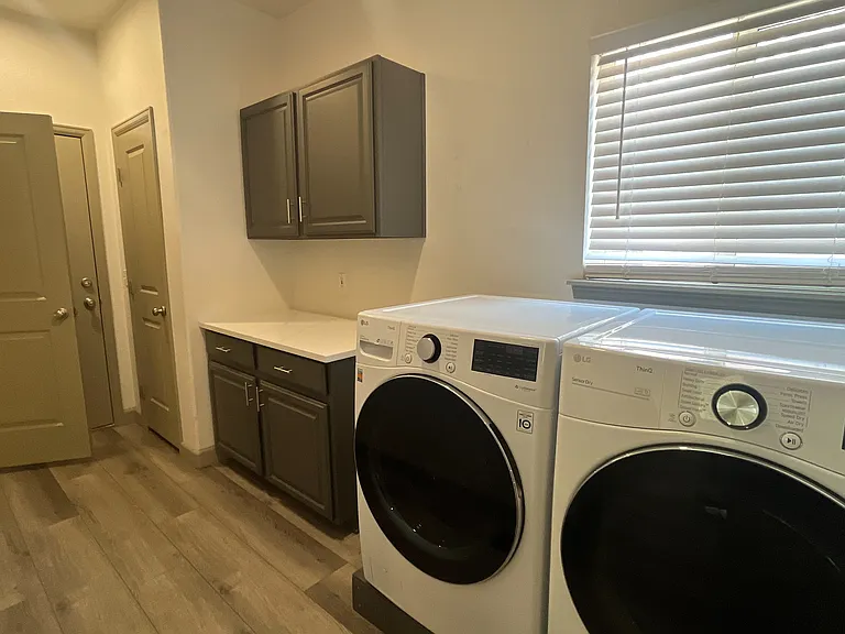 317 Victoria St — Photo 28