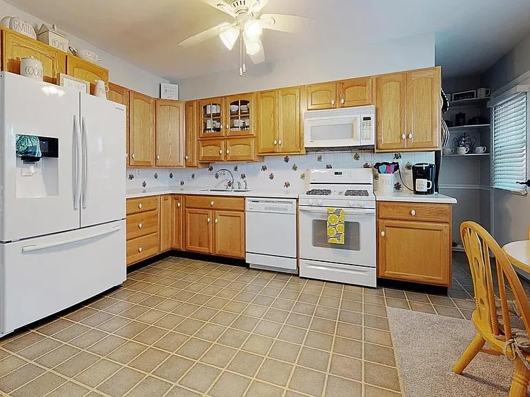 204 Belmont Dr SW — Photo 28