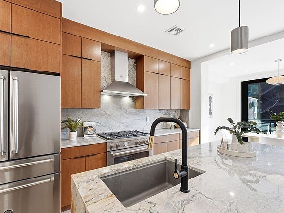 2nd image of 207 4th St