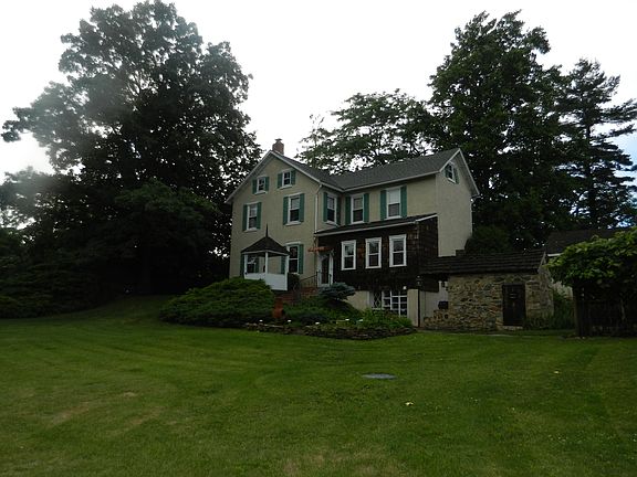 1850 Farmhouse, 1 acre