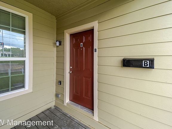 3rd image of 1445B Magnolia Ave