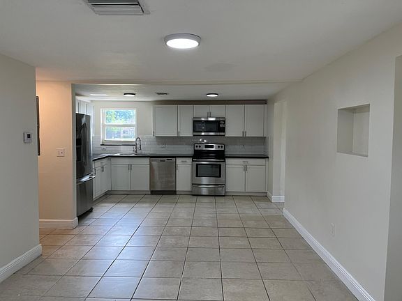 4th image of 173 NW 30th Ave