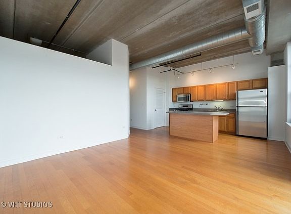 3rd image of 811 W 15th Pl Unit 611