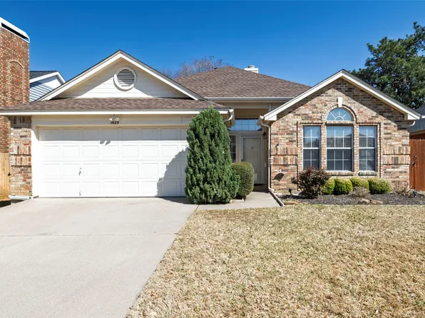 1929 Pine Ridge Dr, Bedford, TX 76021