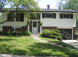 1695 Monticello Rd, Hoffman Estates, IL 60169