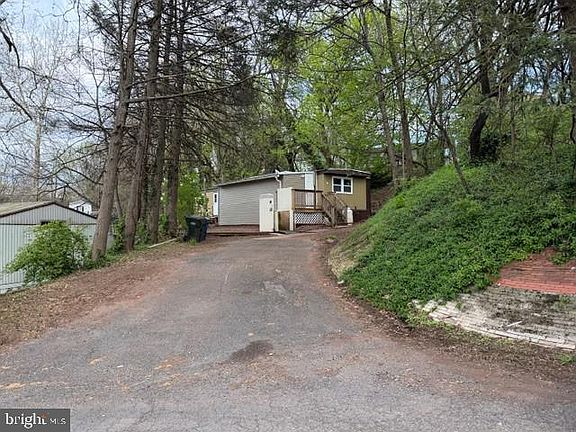 2nd image of 20 Oakland Mnr