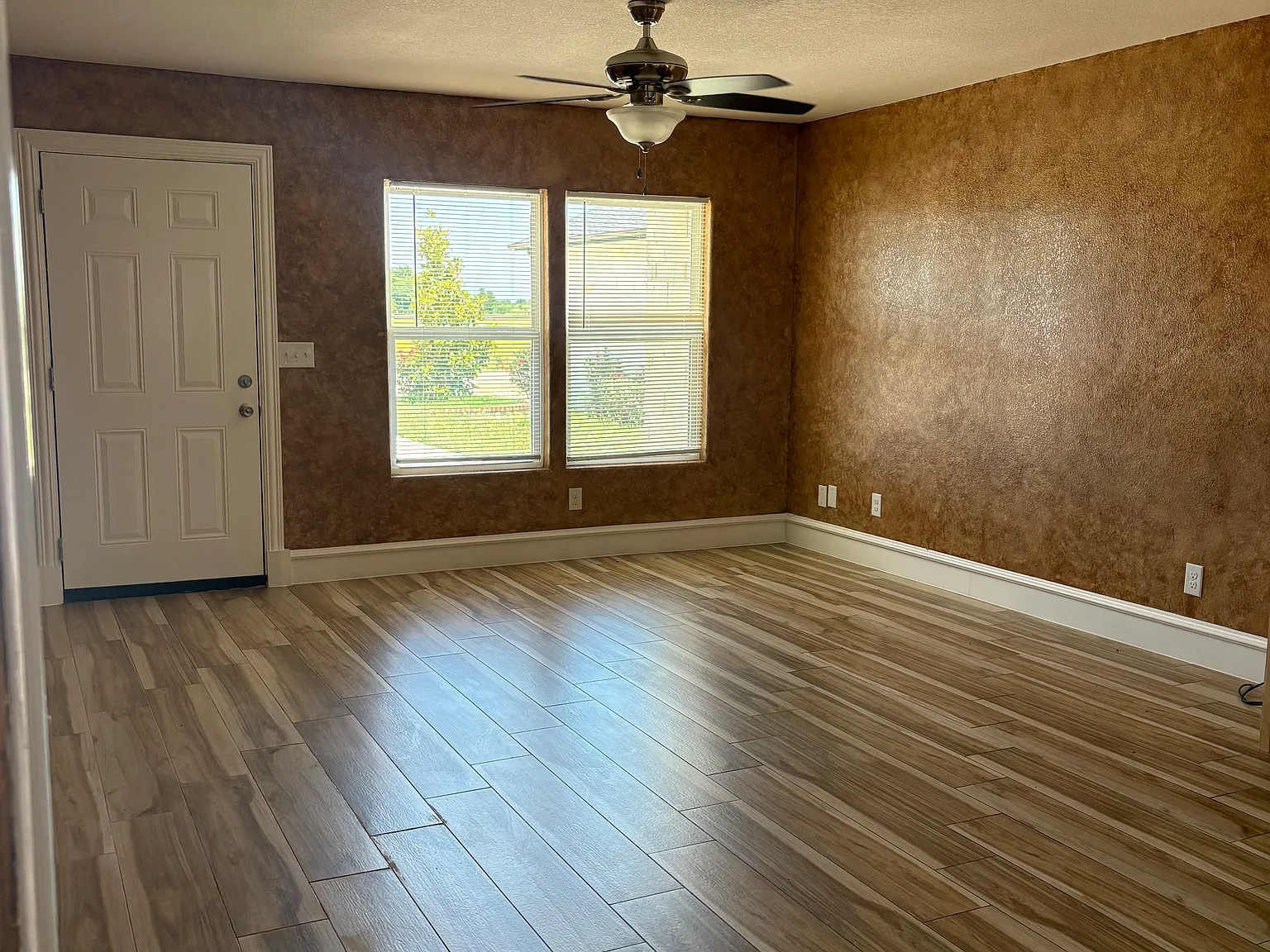 3 bed, 1156 sqft, $1,700 — Photo 4