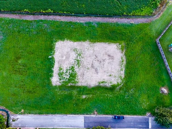 2nd image of Riverlawn Cir