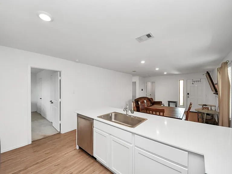 9206 Burnet Fields Dr — Photo 15
