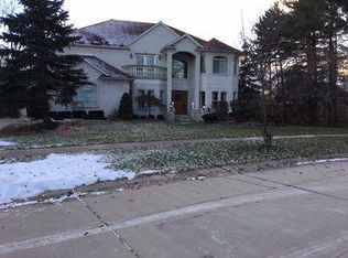 2226 Custer Dr, Troy, MI 48085