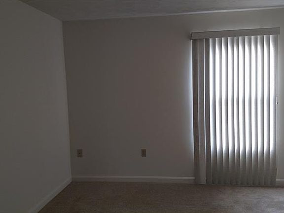 3rd image of 1454 Yorktowne Dr