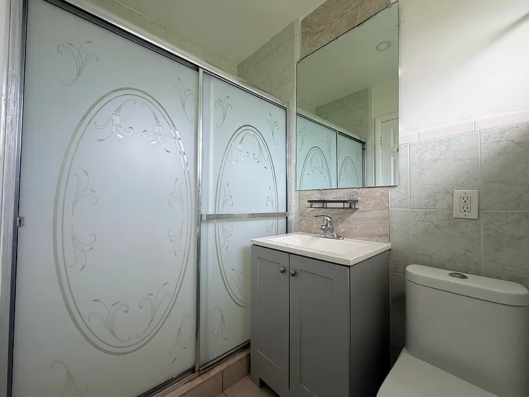 2438 Thomas St #3 — Photo 9
