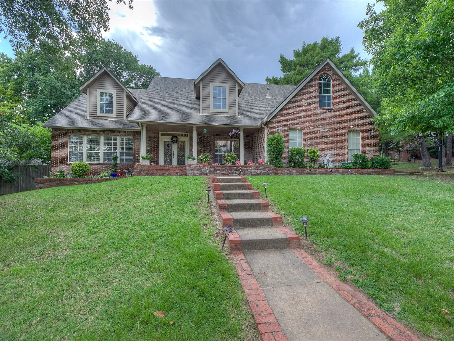 5 bed, 4.5 bath, 4443 sqft, $3,850 — Photo 1