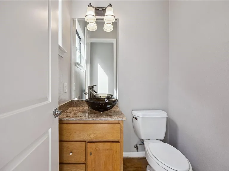 802 Waverly St #D — Photo 11