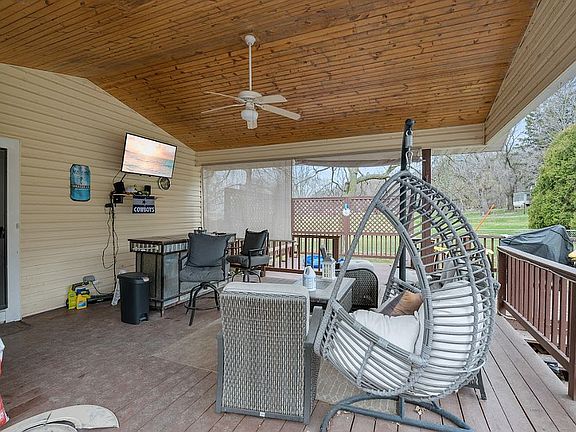 3rd image of 24494 Valley Dr