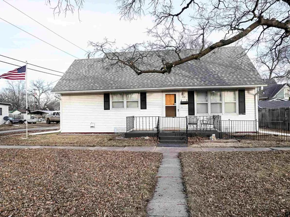 312 N 11th St, Wymore, NE 68466