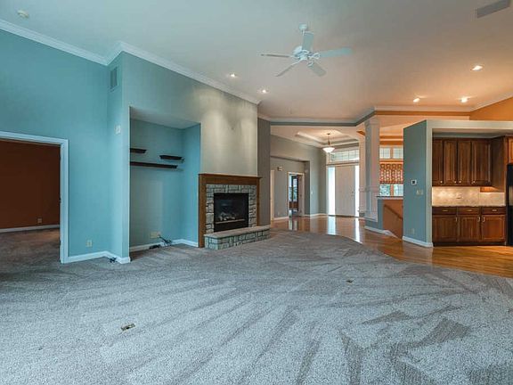 3rd image of 897 Pine Valley Ln