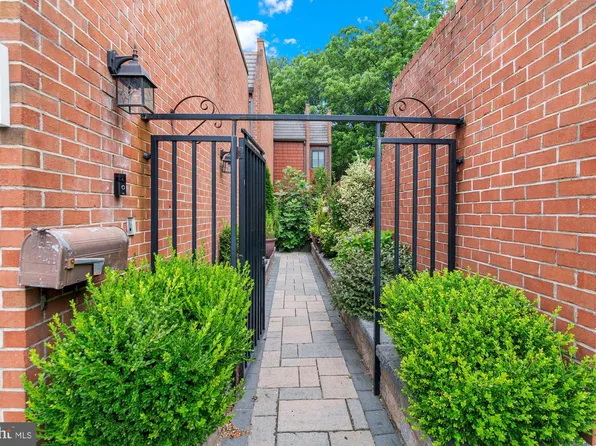 19 Coldwater Ct, Towson, MD 21204