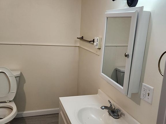 3rd image of 135 Marion St APT 1
